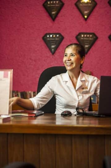 Personal del Hotel Las Brisas Ixtapa trabajando
