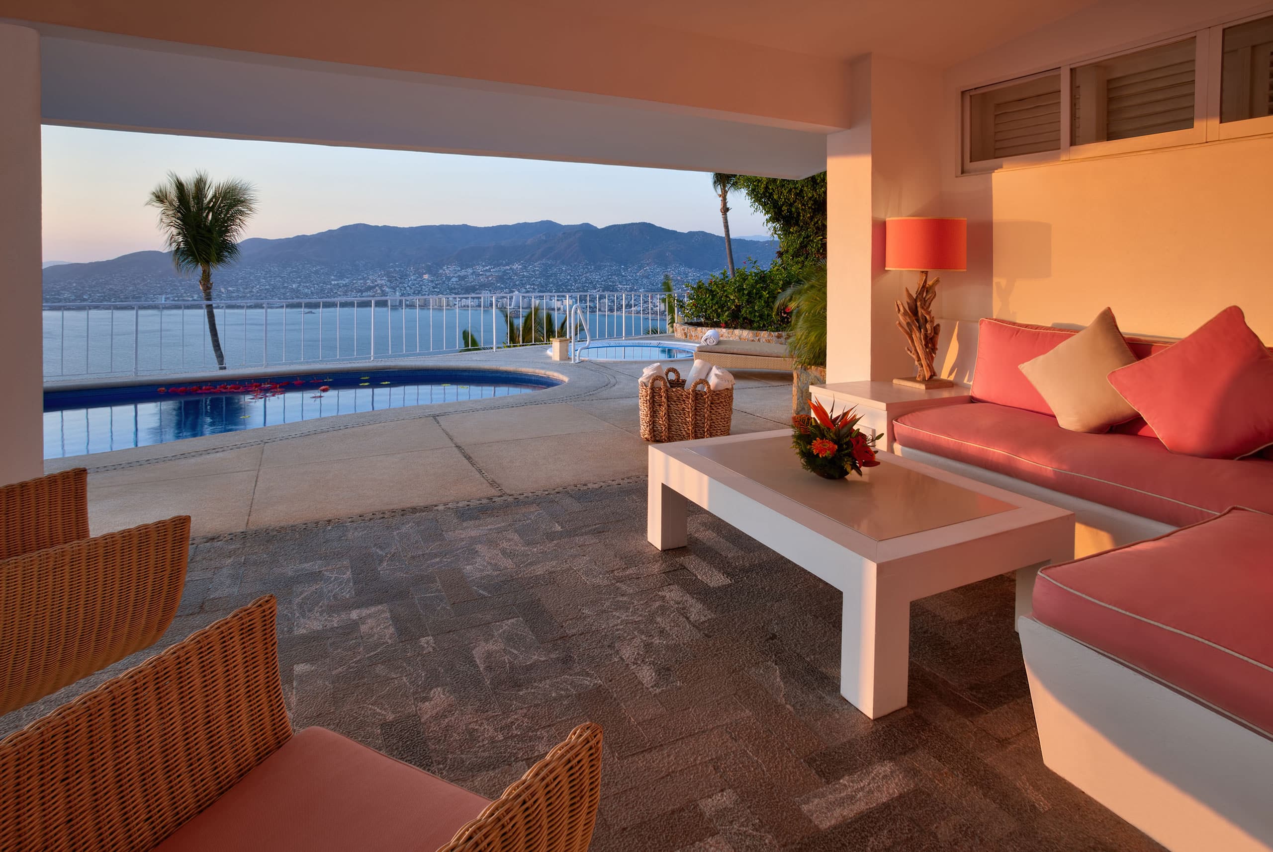 Hotel Las Brisas Acapulco Master Suite with Jacuzzi sala