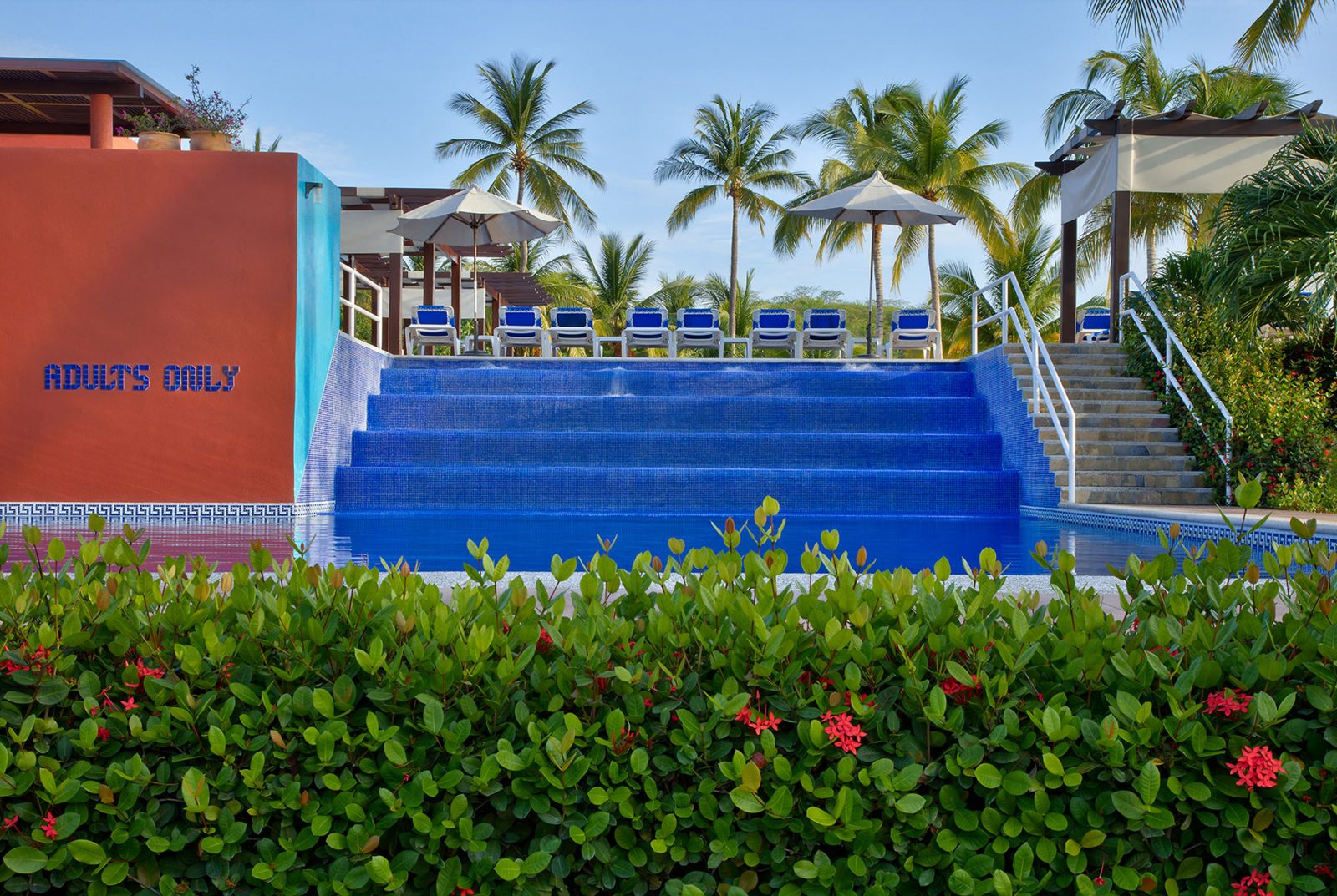 Hotel Las Brisas Huatulco pool