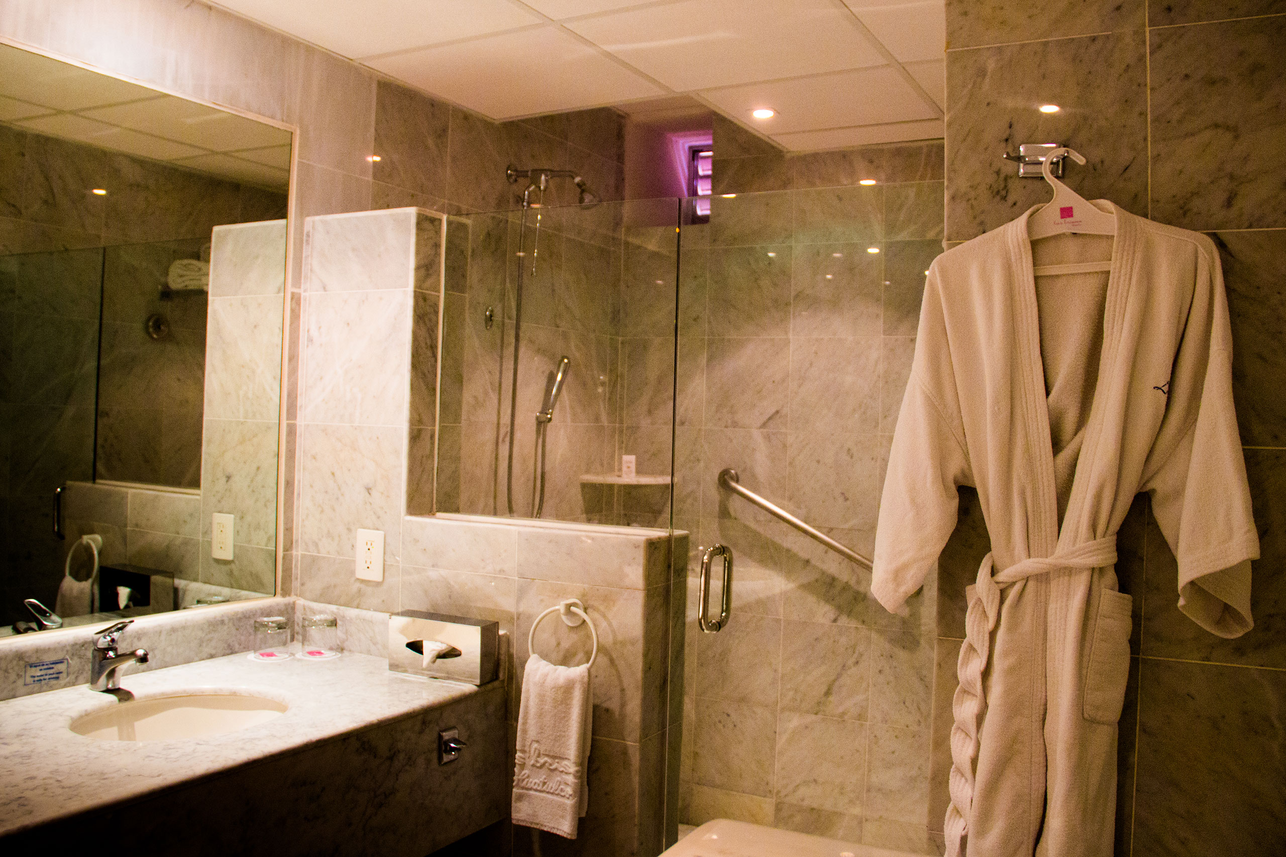 Suite en Hotel Las Brisas Huatulco bata de baño