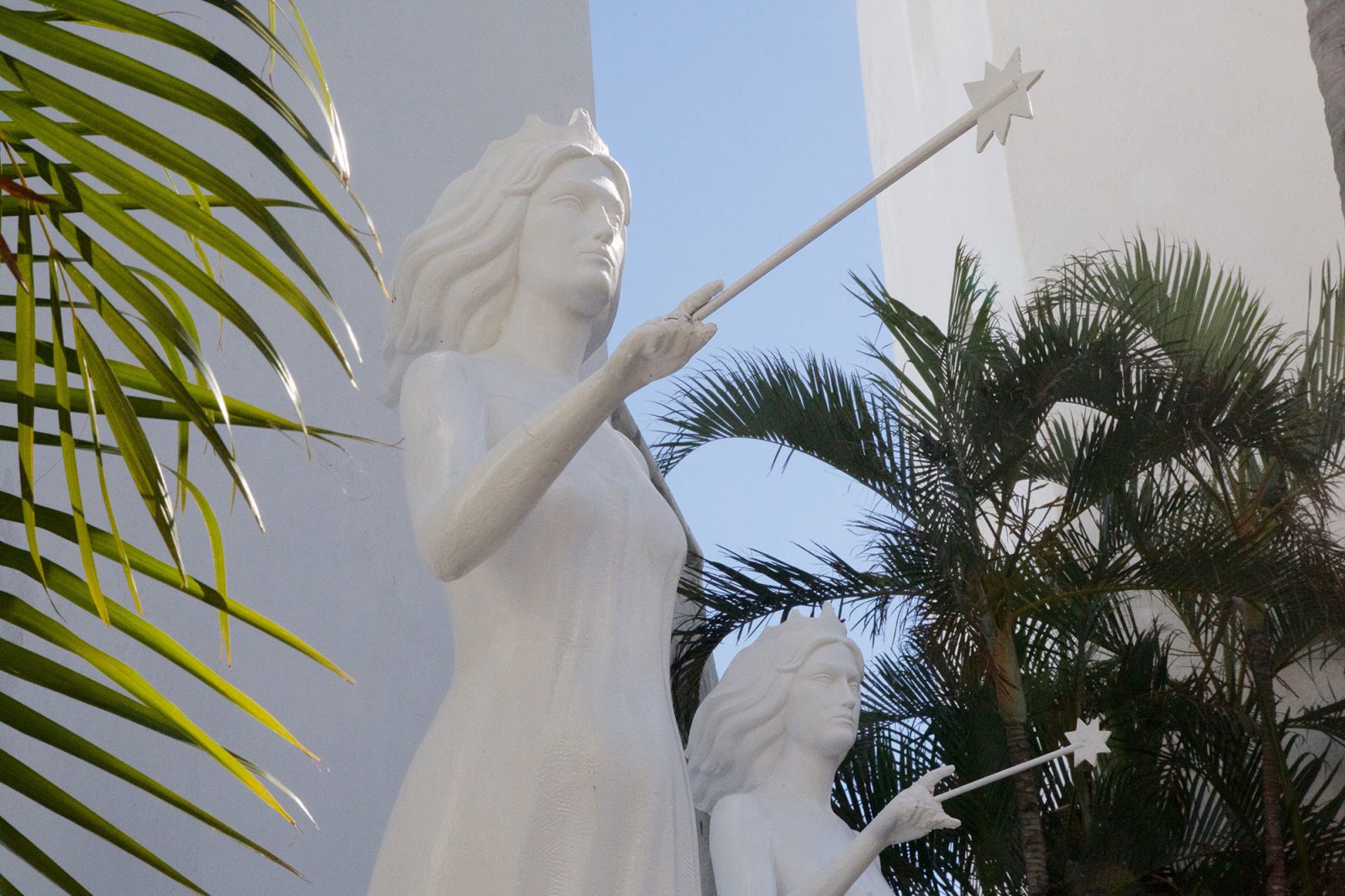 Estatua en Hotel Las Hadas by Brisas